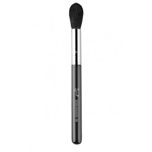 F35 Tapered Highlighter Face Brush by Sigma Beauty